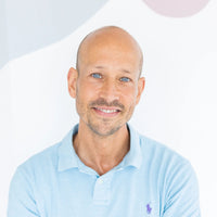 Foto von Dr. med. Claus Pflugbeil, Facharzt für Kinder- & Jugendmedizin, Inhaber der Kinderarztpraxis "Praxis Herzstück" und Kinderbuchautor bei Zwergenstark